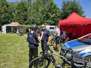 Policjanci podczas na pikniku