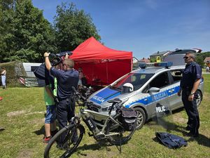 Policjanci podczas na pikniku