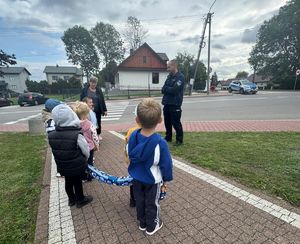 Lekcja bezpieczeństwa na przejściu dla pieszych