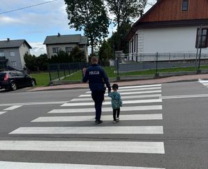Lekcja bezpieczeństwa na przejściu dla pieszych