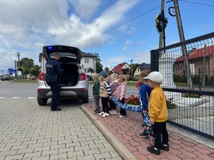 Lekcja bezpieczeństwa na przejściu dla pieszych