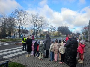 Zajęcia z uczniami na skrzyżowaniu