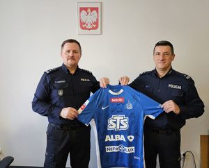 Koszulka przekazana na aukcję